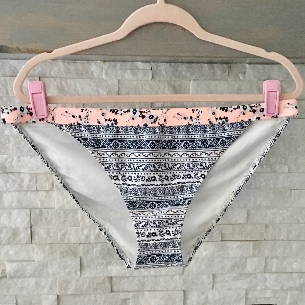 CUTE BIKINI BOTTOMS SIZE XL